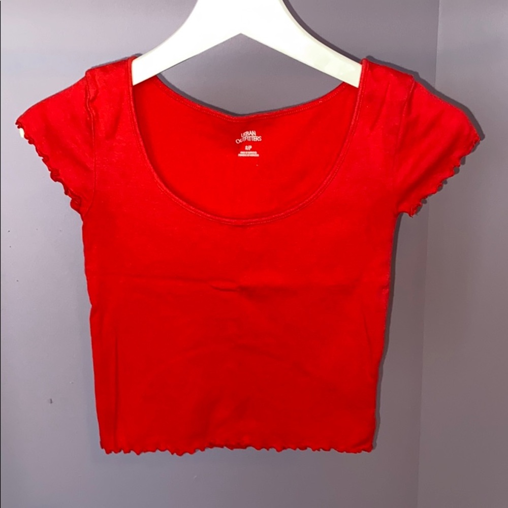 Red lettuce trim crop top